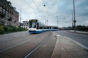Innowacyjne rozwiązania dla tramwajów na rondach w miejskiej logistyce transportowej